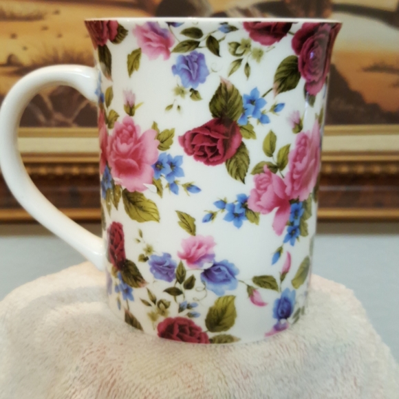 Elegance Floral Coffee Cup - Picture 3 of 5